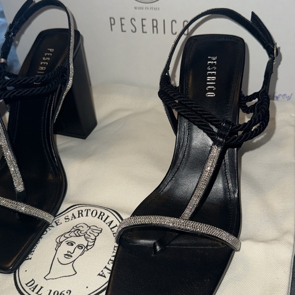 NWT Peserico leather heals sandals with rhinestones size 39 comes box n dust bag - Picture 3 of 10